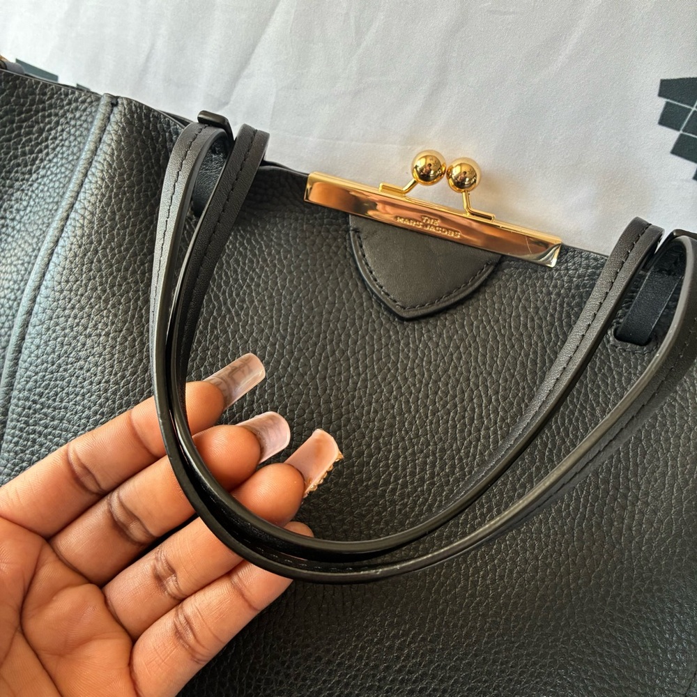 MARC JACOBS The Kiss Lock Mini Leather Tote - Picture 12 of 14